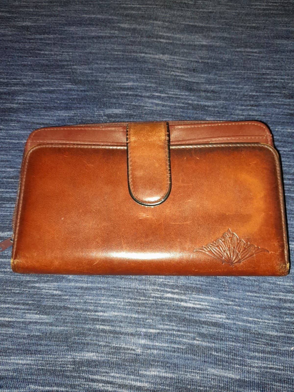 Buxton Brown red w Wine Lining Leather Wallet Embossed Flower Design Cowhide - Image 1