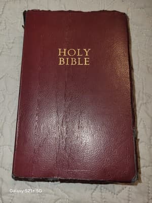 HOLY BIBLE NKJV 1982 Red Letter Dictionary Leather Bound Christian Study See Pic - Image 1