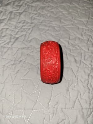Vtg Faux Red Cinnabar Wide Carved Asian Themed Bangle Bracelet 1 1/4" - Thumbnail 7