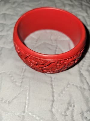 Vtg Faux Red Cinnabar Wide Carved Asian Themed Bangle Bracelet 1 1/4" - Thumbnail 3