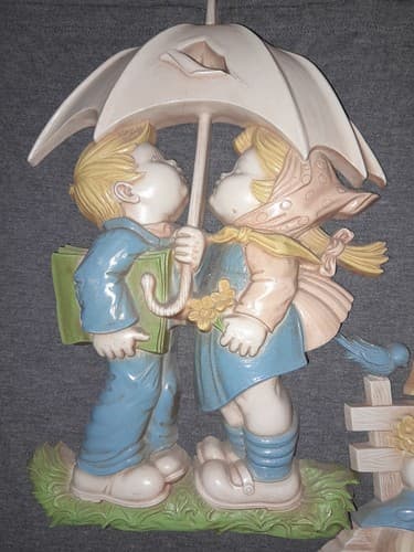 2x Children Nursery Wall Hanging Plaque Boy & Girl Kissing Umbrella 70s Homco - Thumbnail 4