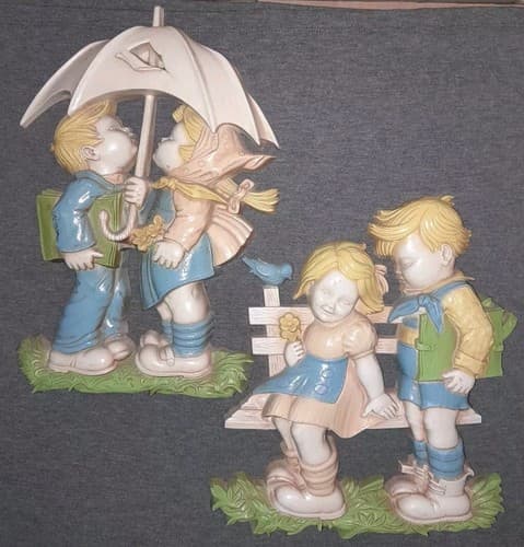 2x Children Nursery Wall Hanging Plaque Boy & Girl Kissing Umbrella 70s Homco - Image 1