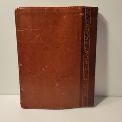 JESUS CALLING 365 Day Devotional Faux Leather LARGE PRINT by Sarah Young - Thumbnail 8