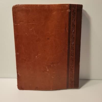 JESUS CALLING 365 Day Devotional Faux Leather LARGE PRINT by Sarah Young - Thumbnail 9