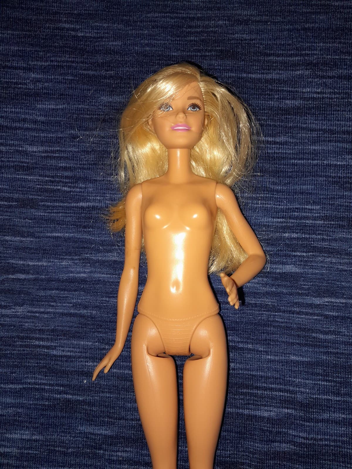 Mattel Barbie Doll 2013 With Blonde Hair Blue Eyes Bent Elbow 2015 Body - Thumbnail 4