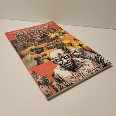 The Walking Dead Volume 20: All Out War Part 1 TP by Kirkman, Robert First Print - Thumbnail 5