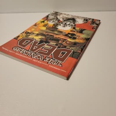 The Walking Dead Volume 20: All Out War Part 1 TP by Kirkman, Robert First Print - Thumbnail 6