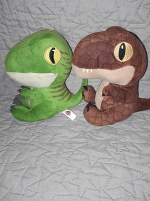 Jurassic World Dominion Velociraptor Plush Set Dinosaurs green & Brown Raptors - Thumbnail 2