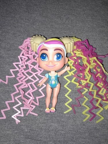 Hairdorables Shortcuts Series 2 Doll Daisy 4” with Jelly Hair - Image 1