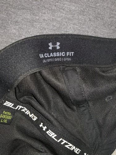Under Armour Fitted Hat Black L XL UA Classic Fit Blitzing Embroidered Sharp - Thumbnail 7