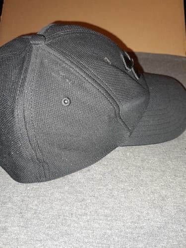 Under Armour Fitted Hat Black L XL UA Classic Fit Blitzing Embroidered Sharp - Thumbnail 5