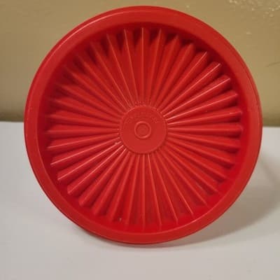 TUPPERWARE Replacement Lid 812-4 Red Round Fluted Sunburst Vintage - Image 1