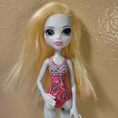 Monster High Lagoona Blue Budget Swimming Doll No Accessories Mattel 2017 - Thumbnail 2