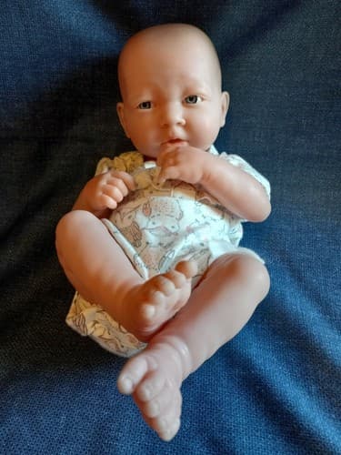 Newborn Vinyl Baby Doll Curled Up 22-07 Lifelike Blue Gray Eyes Berenguer 14" - Image 1