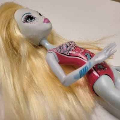Monster High Lagoona Blue Budget Swimming Doll No Accessories Mattel 2017 - Thumbnail 7