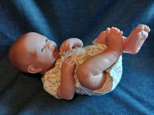 Newborn Vinyl Baby Doll Curled Up 22-07 Lifelike Blue Gray Eyes Berenguer 14" - Thumbnail 2
