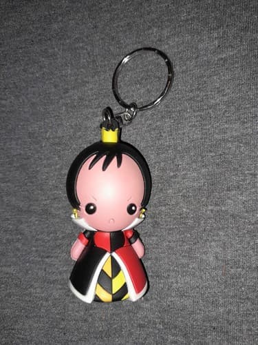 Monogram Disney Villains Series 1, 3D Queen of Hearts Figural Keyring Keychain - Image 1