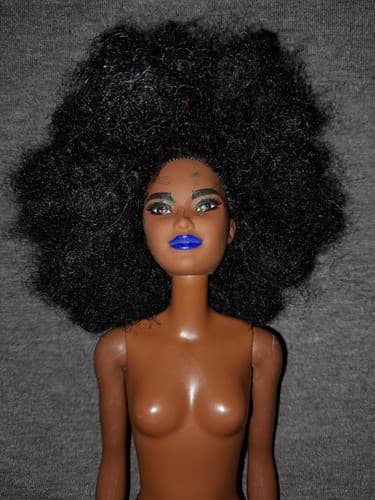 Barbie African American Doll Afro Curly Black Hair Blue Lipstick Lips Nude 2015 - Thumbnail 3
