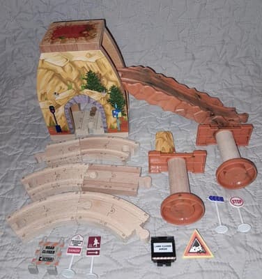 Chuggington TOMY Wooden Railway Hill Tunnel Set 18Pc Tracks Signs Risers RARE - Image 1