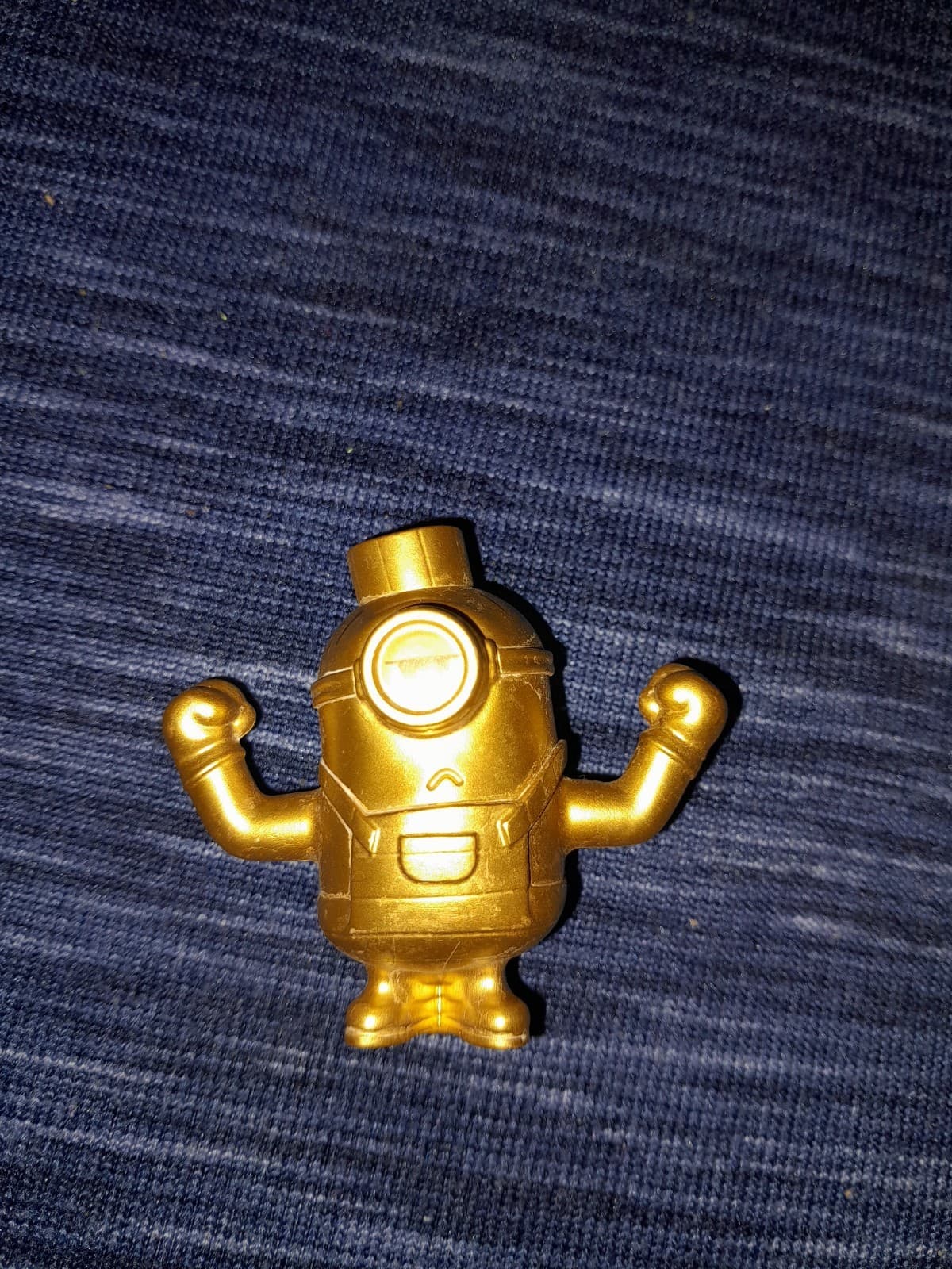 McDonalds Minions Toys Gold Golden Mini Figures Lot of 3 Despicable Me Bundle - Thumbnail 6