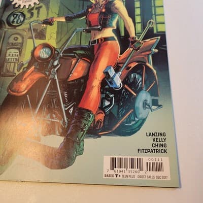 Gotham City Garage #1 DC Comics 2017 Harley Quinn Cover VF/VF+ - Thumbnail 5