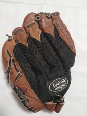 Louisville Slugger Genesis 1884 Youth Baseball Glove 10.5″ RHT Sports Practice - Thumbnail 4