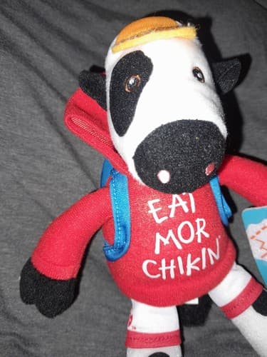 Chick-fil-A Plush Cow Eat Mor Chikin Red Hoodie Hiker Summer 2023 9" - Thumbnail 3