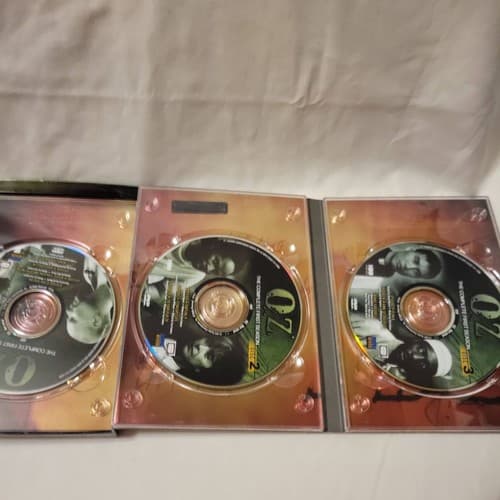 Oz: The Complete First Season (DVD, 2002, 3-Disc Set) HBO Drama Series - Thumbnail 4