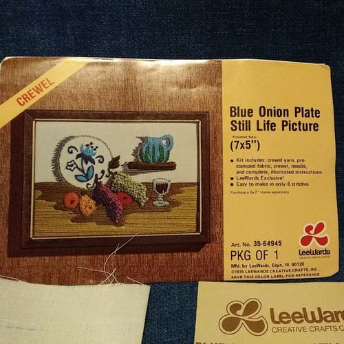Vintage Blue Onion Plate Still Life Picture 1975 LeeWards Needlepoint Kit 7"x5" - Thumbnail 2