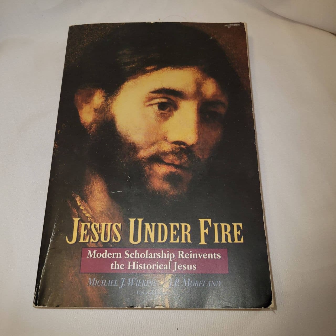 Jesus Under Fire (1995) Paperback – Wilkins, Moreland – Zondervan Book Christian - Image 1