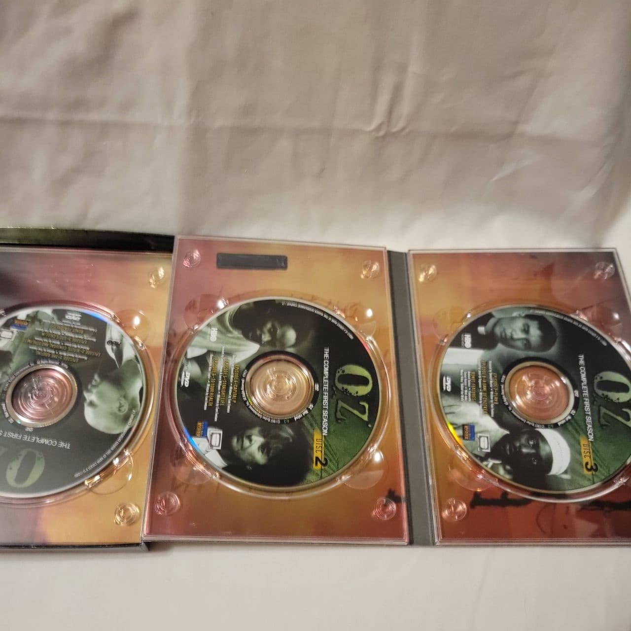 Oz: The Complete First Season (DVD, 2002, 3-Disc Set) HBO Drama Series - Thumbnail 4
