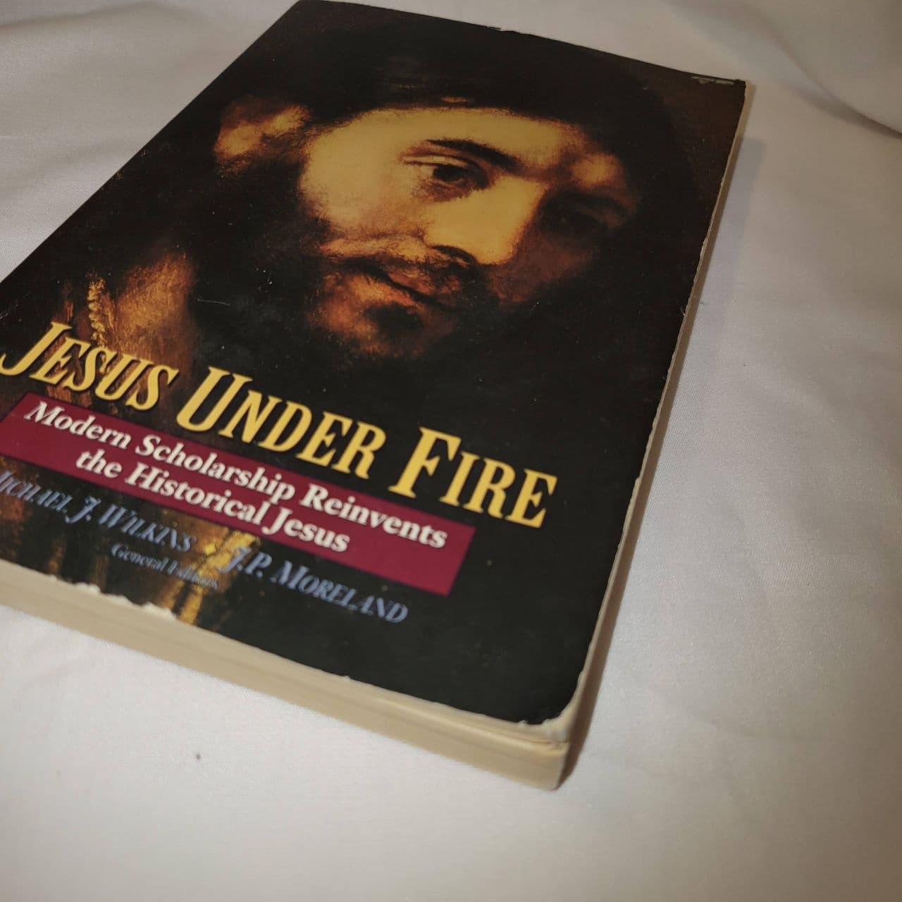 Jesus Under Fire (1995) Paperback – Wilkins, Moreland – Zondervan Book Christian - Thumbnail 2