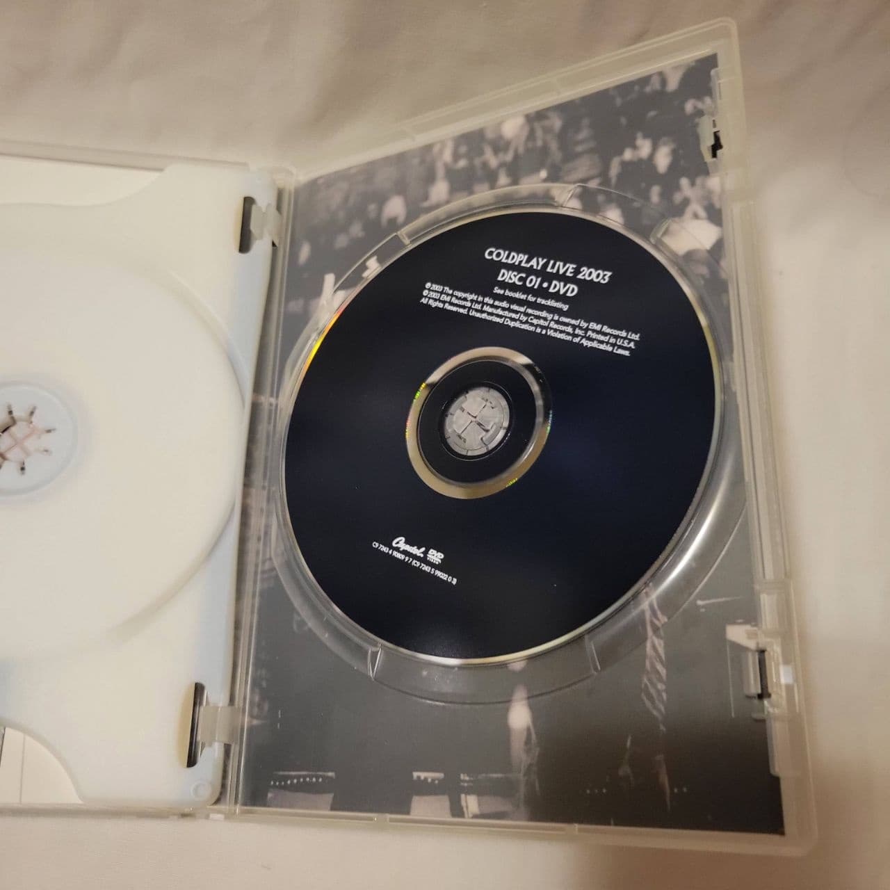 Coldplay – Live 2003 DVD + CD Set (Concert, Documentary, Rare Track Moses) - Thumbnail 4