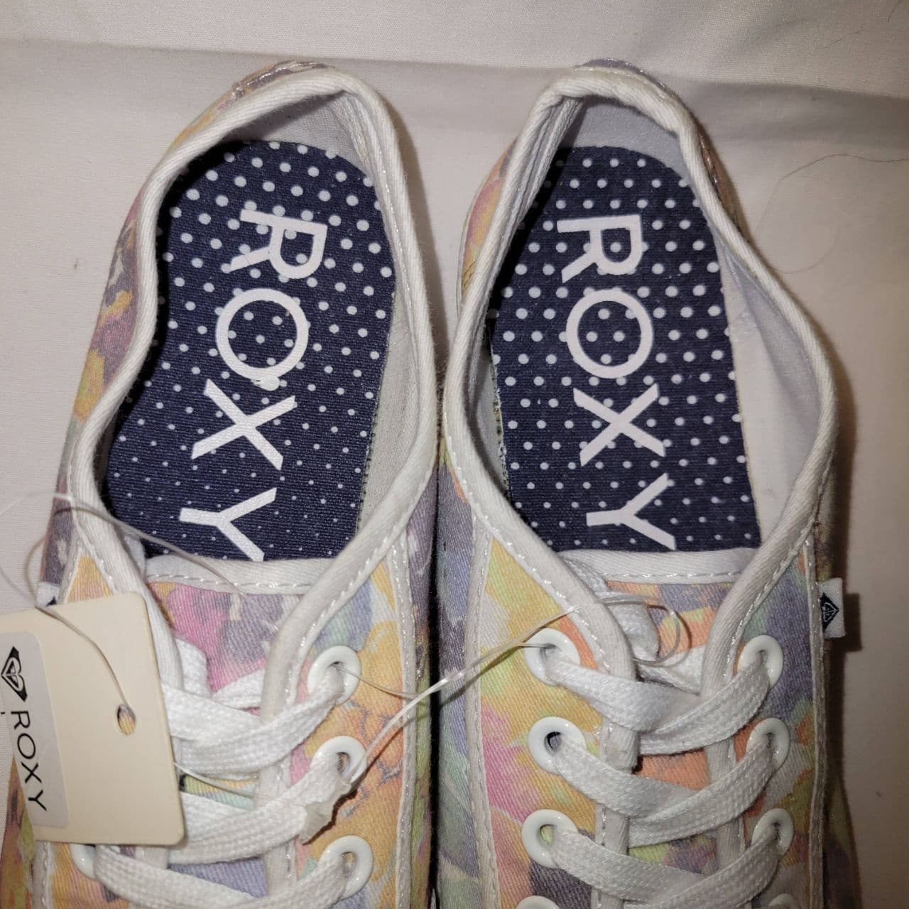 Roxy Santa Cruz Women’s 8.5 Canvas Floral Lace-Up Sneakers ARJS300156 - Thumbnail 6