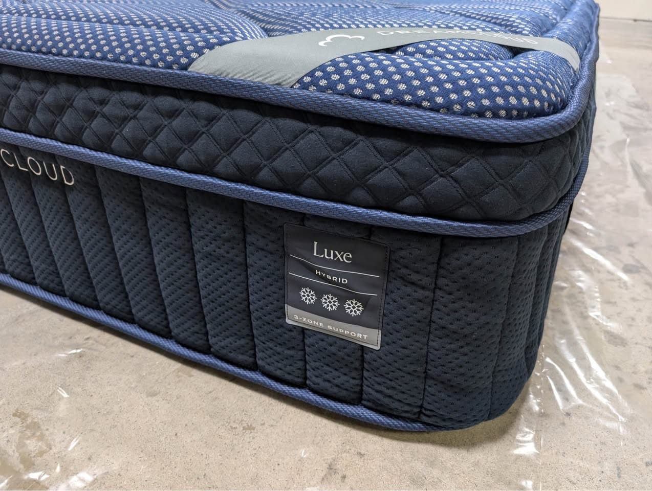 DreamCloud Luxe Hybrid Mattress, King, Like New, Perfect Condition - Thumbnail 3