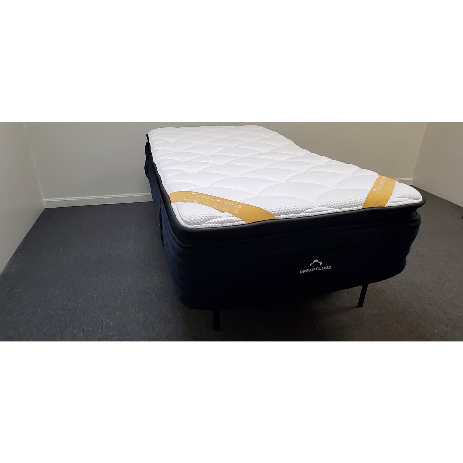 DreamCloud Premier Rest Memory Foam Mattress, Twin XL, Like New, Perfect Cond. - Image 1