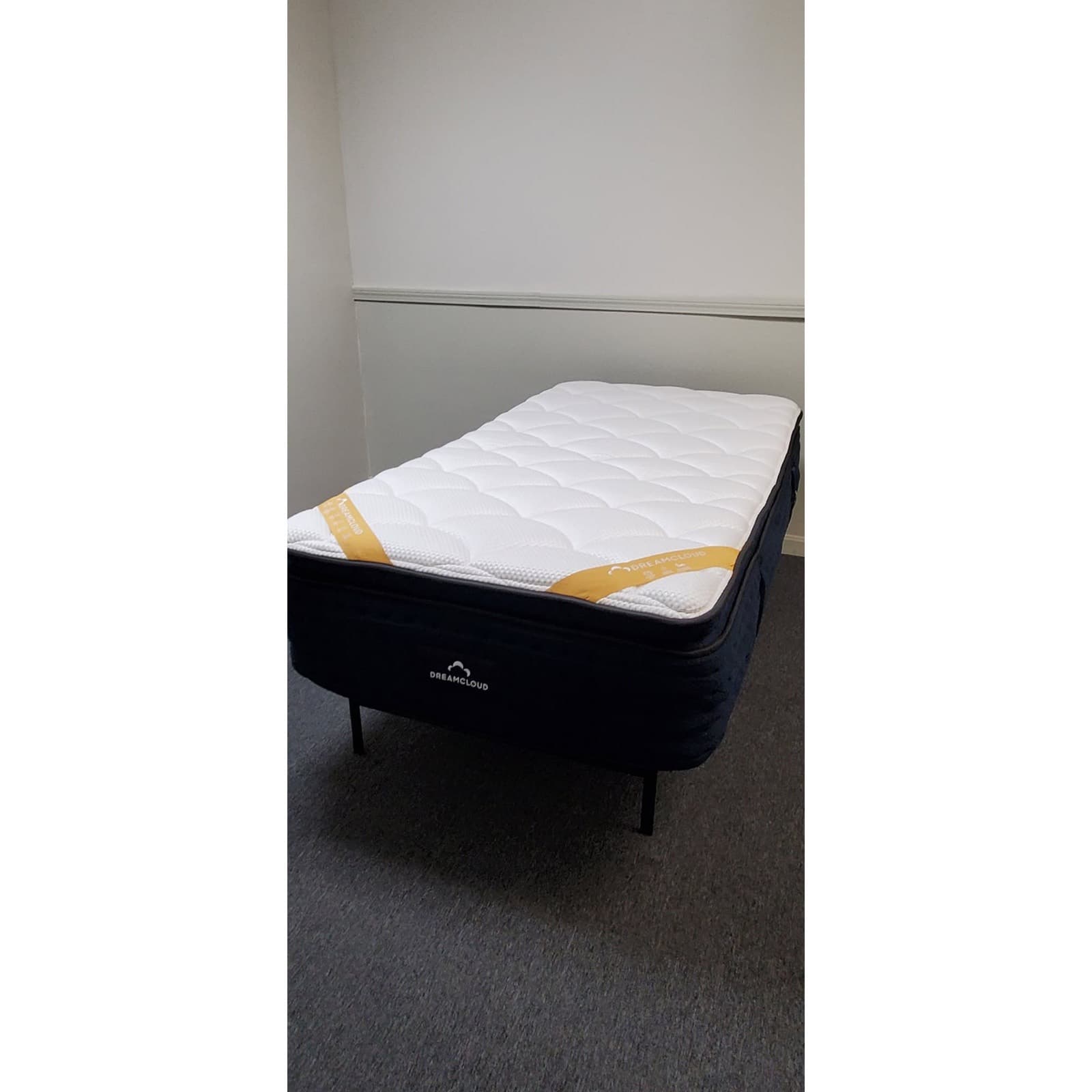 DreamCloud Premier Rest Memory Foam Mattress, Twin XL, Like New, Perfect Cond. - Thumbnail 2