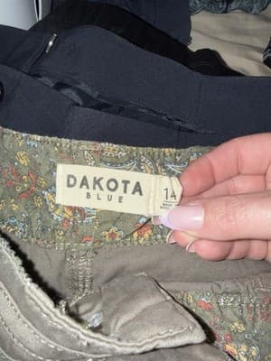 Dakota Blue Women's Green Cargo Shorts (14) - Thumbnail 2