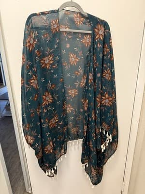 Green Floral Sheer Kimono With Fringe - Thumbnail 2