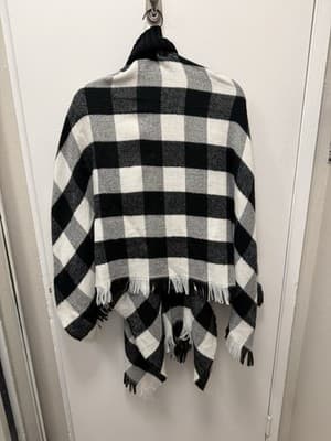 Lucky Belle Poncho Cape Women’s One Size Fringe Plaid Black white buffalo check - Thumbnail 3