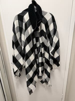 Lucky Belle Poncho Cape Women’s One Size Fringe Plaid Black white buffalo check - Thumbnail 2