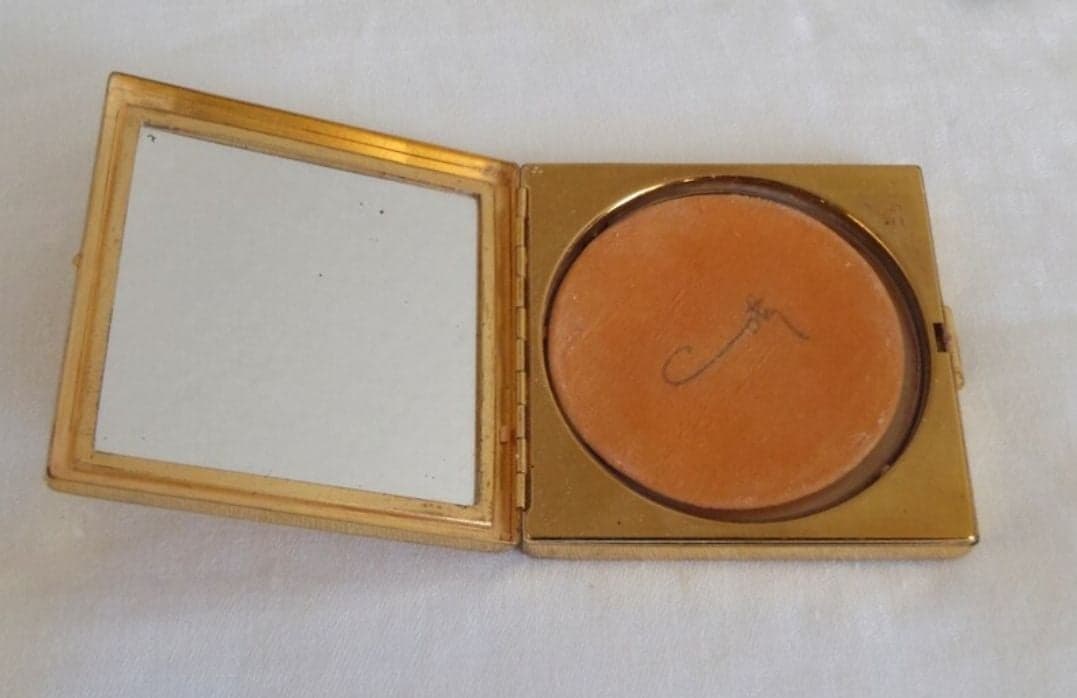 Vintage Evans Powder Compact with Coty Puff - Thumbnail 3