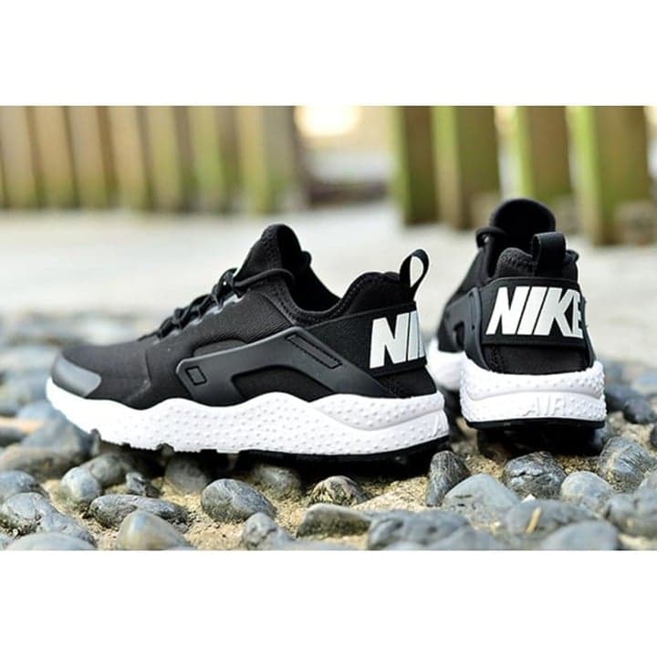 Nike Black White Lace Up Logo Huarache Sneakers Size 9C - Thumbnail 2