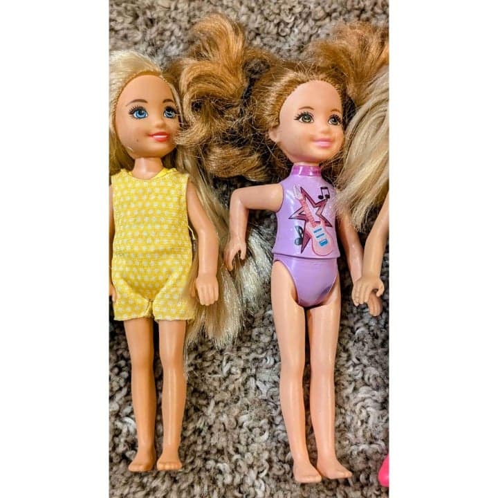 Vintage Barbie Chelsea Doll Lot Fashion Various Outfits 5 Dolls and a dog. - Thumbnail 3