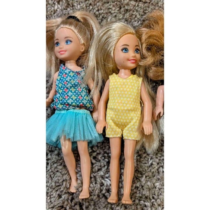 Vintage Barbie Chelsea Doll Lot Fashion Various Outfits 5 Dolls and a dog. - Thumbnail 4