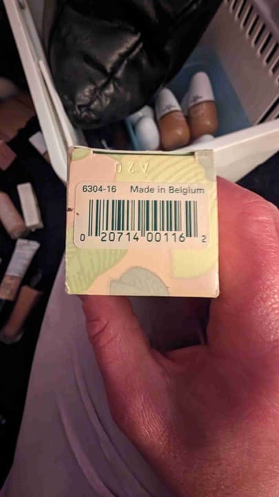 Clinique Long-Lasting Makeup Base 1 FL. OZ./30 ml - Thumbnail 3