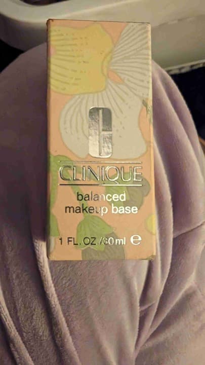Clinique Long-Lasting Makeup Base 1 FL. OZ./30 ml - Thumbnail 2