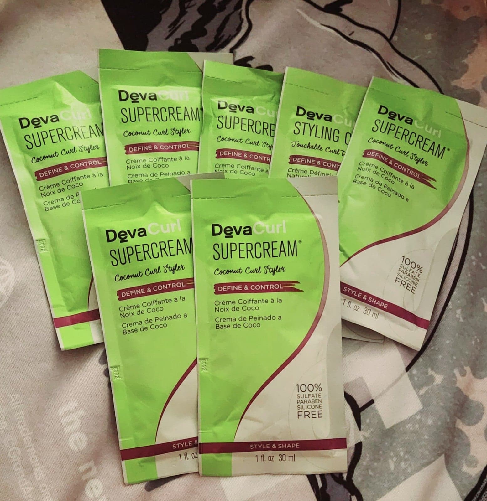 17 DevaCurl SuperCream Coconut Curl Styler for Hair 1 fl oz Sample Packets - Image 1