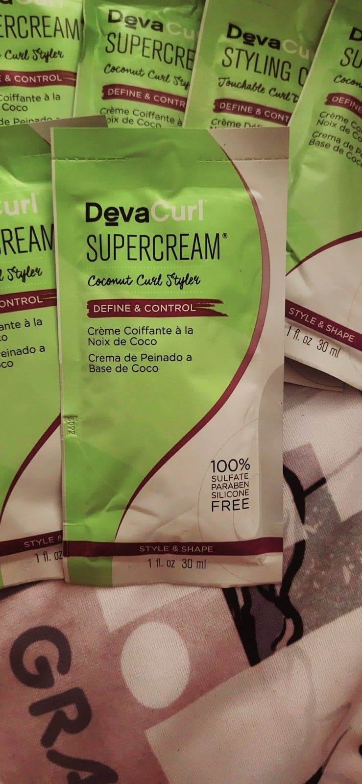17 DevaCurl SuperCream Coconut Curl Styler for Hair 1 fl oz Sample Packets - Thumbnail 2