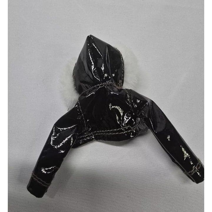 Bratz TALKING JADE Black Patented Leather Jacket Replacement.Perfect shape. - Thumbnail 3